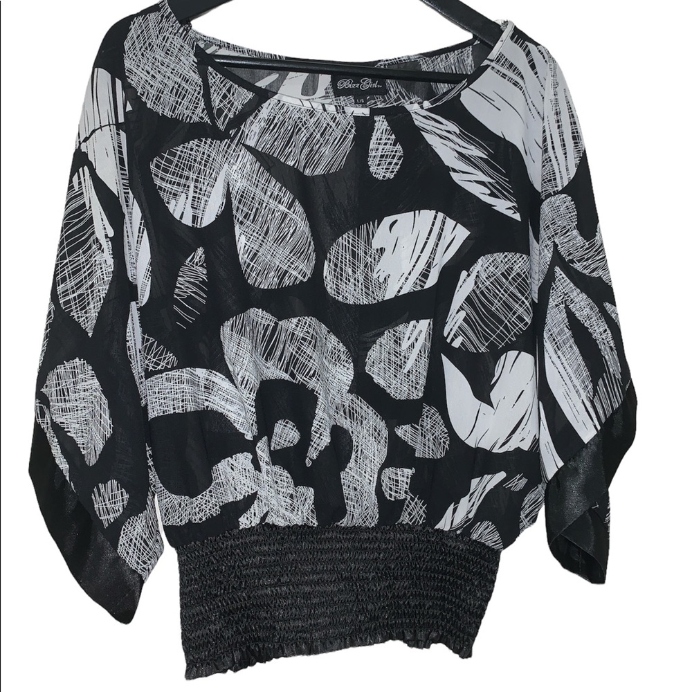 Black and white light blouse with kimono arms